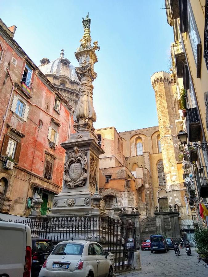 Grande & Caratteristico Dietro La Cattedrale Nápoles Exterior foto